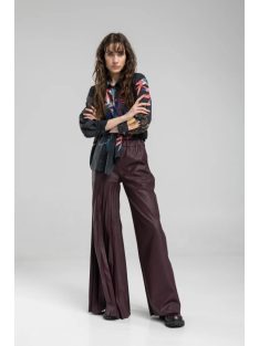 ARTISTA  Bold Pleated Pants